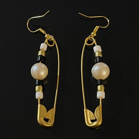 ✨Unique VTG Pin Clip Designer Dangling Earrings - Picture 1 of 1
